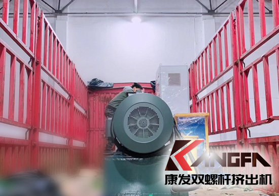 發貨速遞|公司新一批雙螺桿擠出機設備細心打包、裝車進行發貨 