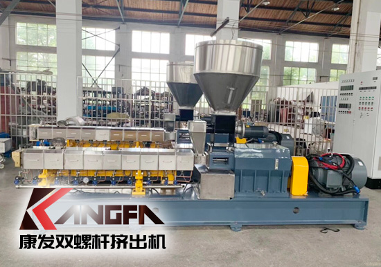雙螺桿擠出機(jī)上下游：車用塑料向低成本、高強(qiáng)度、高沖擊性能、可回收及降解等復(fù)合材料及塑料合金方向發(fā)展
