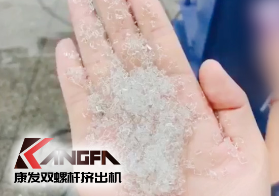 康發雙螺桿擠出機在先行先試中搶占先機,以更加飽滿的精神狀態、更大的創新勇氣,奮發進取,走出一條科學發展、跨越趕超的先行之路。