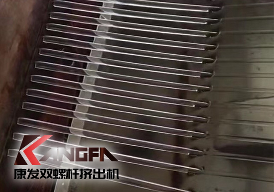 技術創(chuàng)新與發(fā)展，專注配混合改性裝備！熔噴料雙螺桿擠出機生產線設備交付,成功縮短交付日期！