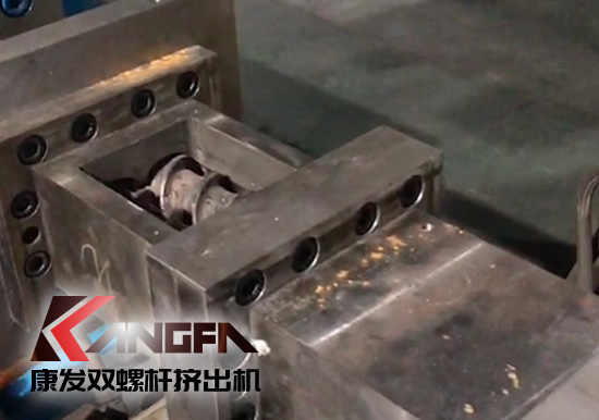 提升機筒耐磨及耐腐蝕性！康發雙螺桿擠出機設備舊機筒更換視頻