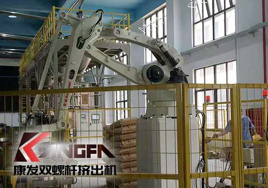 雙螺桿擠出機行業(yè)高標準！配料、操作、生產(chǎn)、打包碼垛機械手全過程自動化生產(chǎn)線