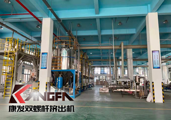 實現雙贏、共譜發展新篇章!康發雙螺桿擠出機參觀某客戶生產車間!接枝料從攪拌、上料、生產到打包全自動生產線
