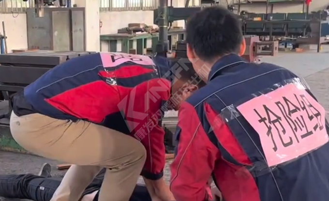 人人講安全，個(gè)個(gè)會(huì)應(yīng)急！南京康發(fā)雙螺桿擠出機(jī)開(kāi)展《觸電傷害應(yīng)急預(yù)案演練》取得圓滿成功