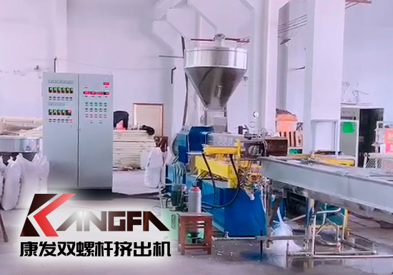 熔噴料雙螺桿擠出造粒機(jī)組設(shè)備視頻，日產(chǎn)量可達(dá)800萬(wàn)只口罩用原料，熔脂可達(dá)1400-1600