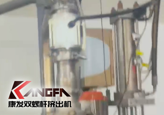 水下切粒雙螺桿擠出機機組安裝調(diào)試生產(chǎn)！深耕于雙螺桿擠出機行業(yè)！相信我們！您會獲取更大的利益?。?！
